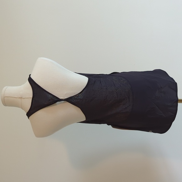 NWT Lululemon size 6 black twist and train tank - Picture 4 of 9